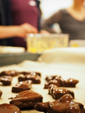 Pralinen mit Schokoüberzug In Schokolade getauchte Pralinen